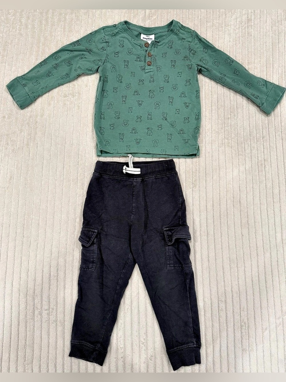 Tommy Bahama Kids Green Printed Henley & Navy Cargo Jogger Set